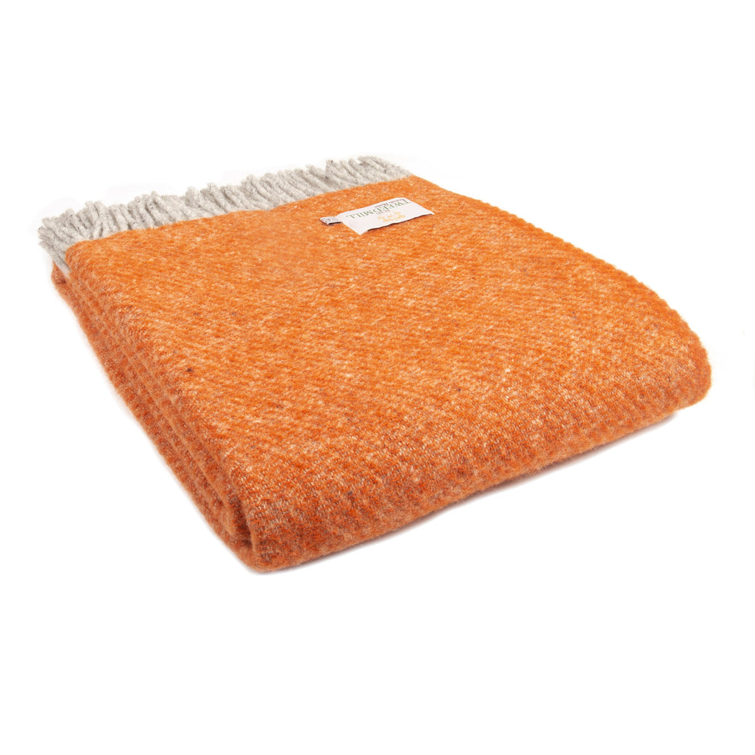 Source for the Goose Pumpkin Orange Boa blanket, manufactured by TWeedmill