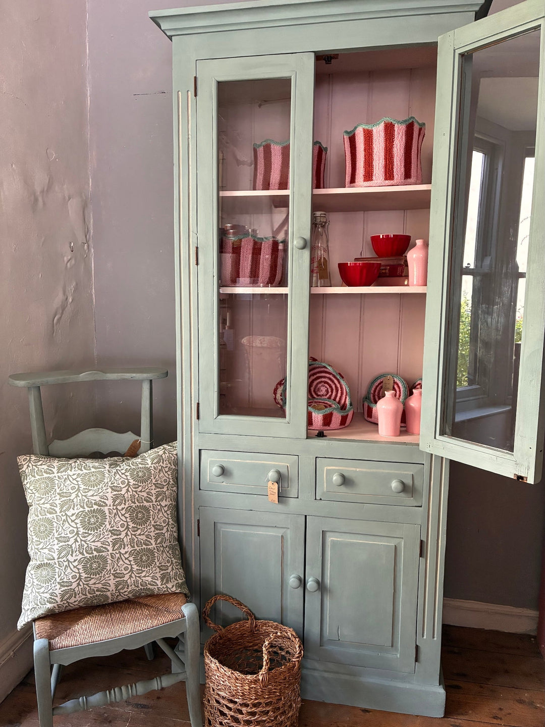 How Do You Style a Kitchen Dresser? Vintage or Colourful – Which Look Would You Choose?