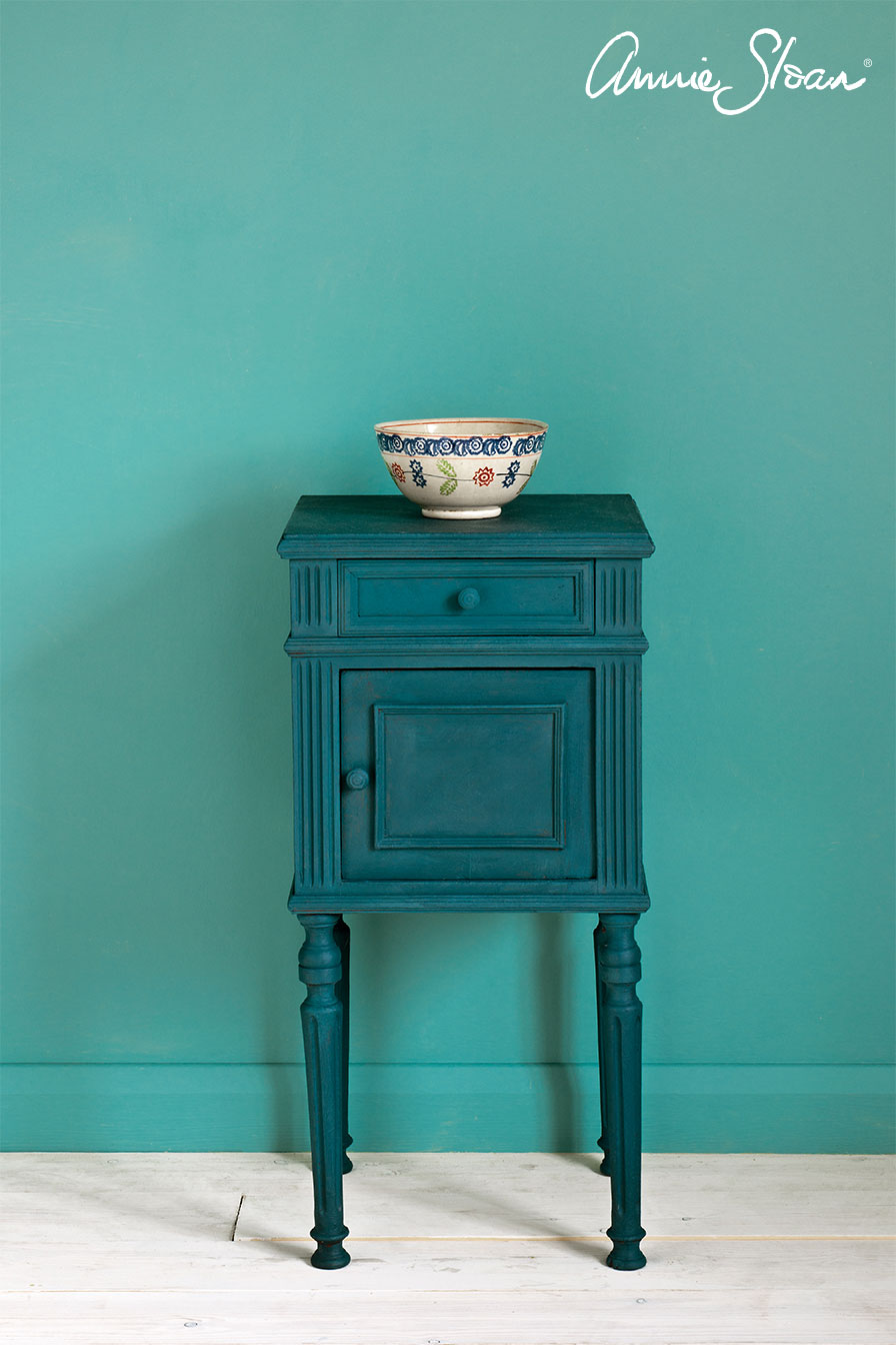 Bedside cabinet painted in Annie Sloan Aubusson Blue Chalk Paint