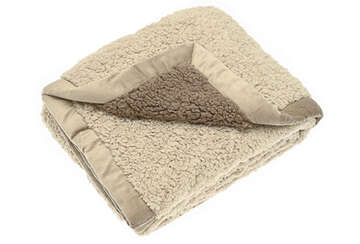 Linen Cosy Sherpa Throw in soft linen hue, providing warmth and comfort for autumn and winter evenings.