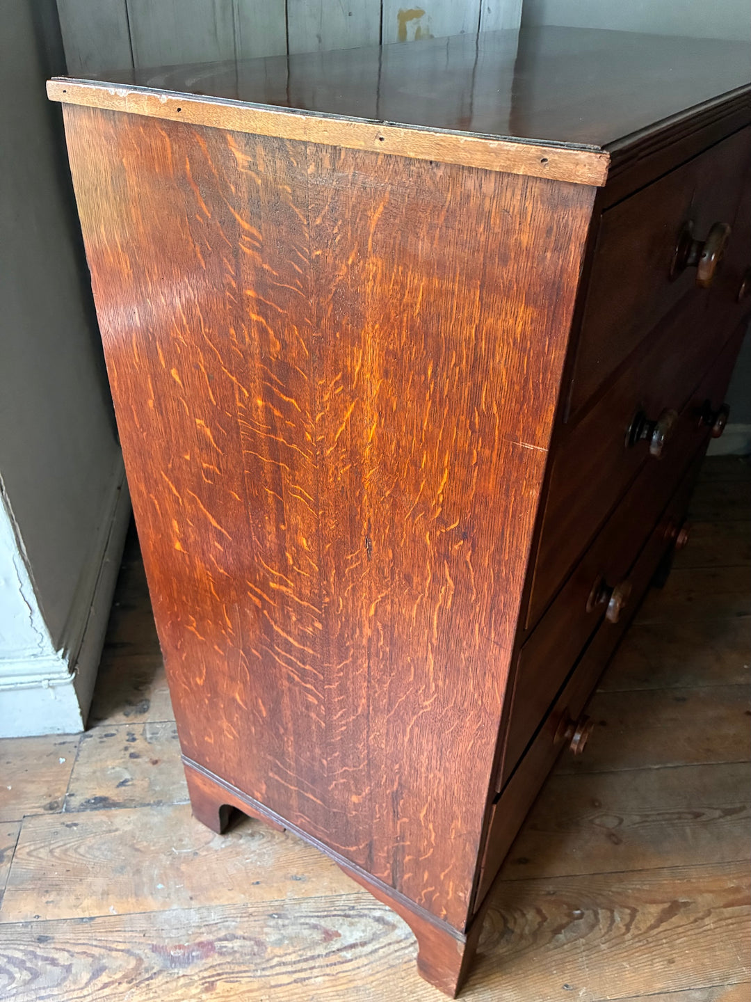 Georgian Antique Mahogany Chest of Drawers showcasing elegant wood grain and traditional craftsmanship.