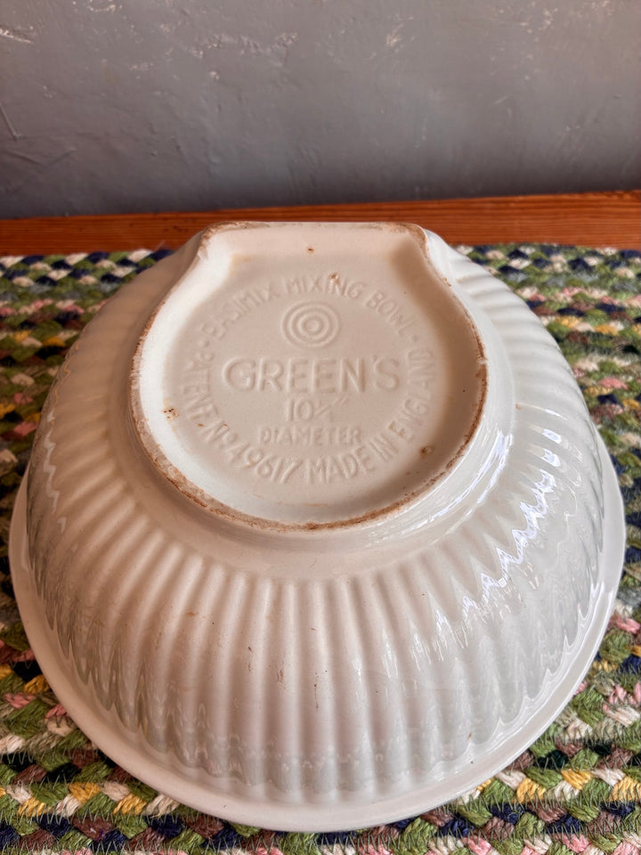Bottom view of a vintage TG Green Easimix bowl showcasing ribbed design and maker's mark, perfect for retro kitchen decor.