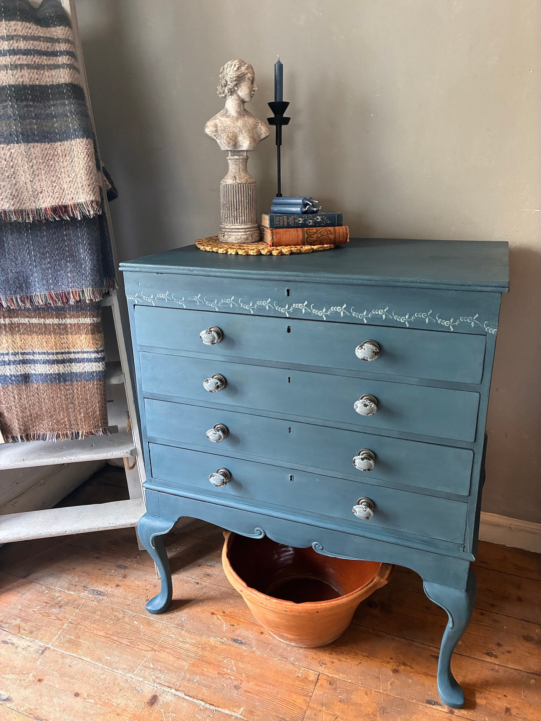Vintage Painted Chest of Drawers in Aubusson Blue