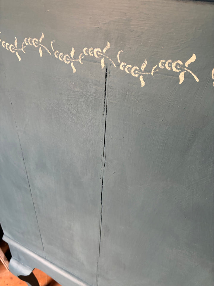 Vintage Painted Chest of Drawers in Aubusson Blue