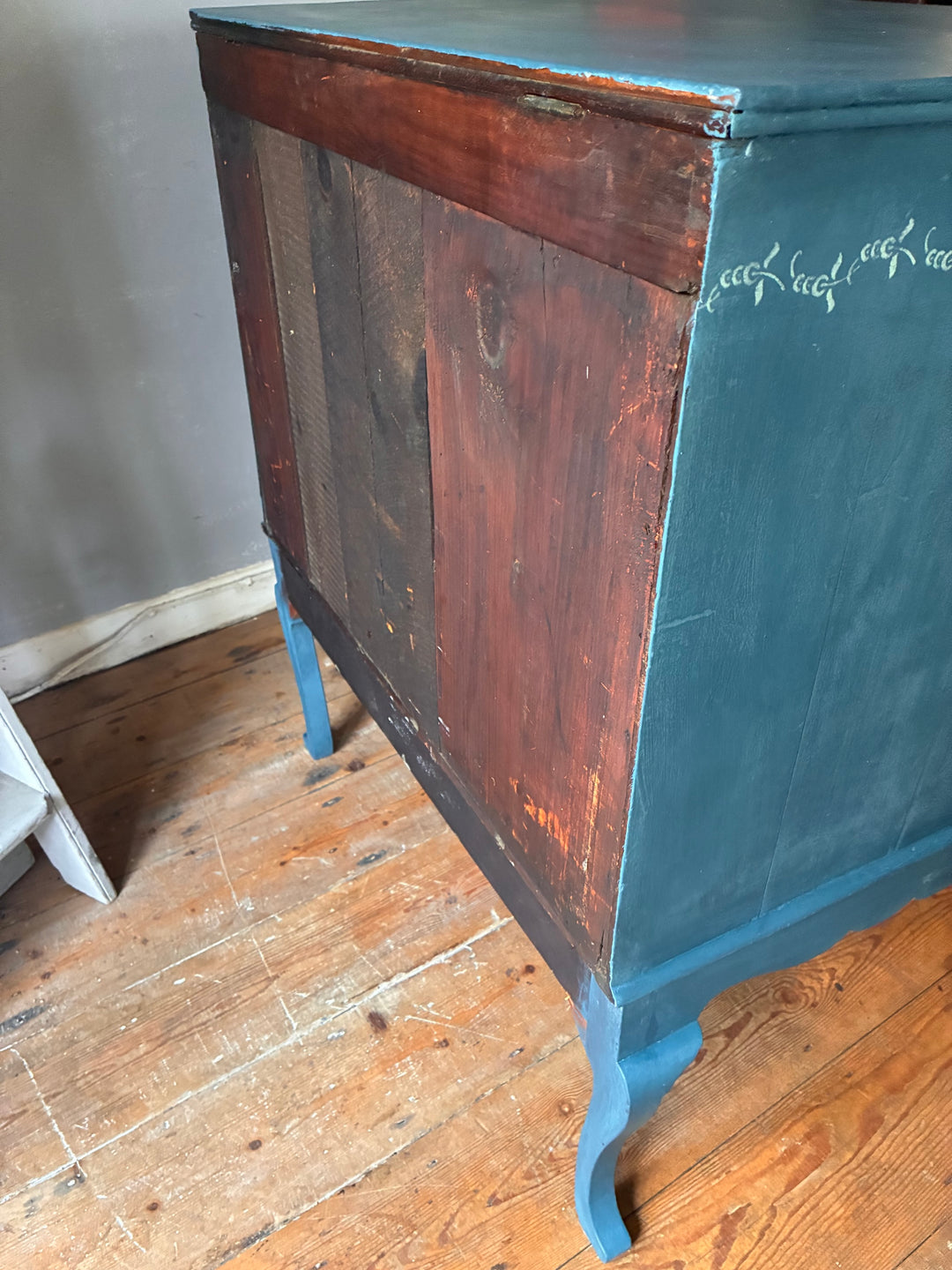 Vintage Painted Chest of Drawers in Aubusson Blue