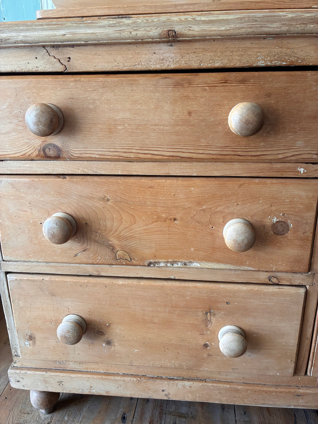 Small Victorian Pine Dresser with Galleried Back showcasing vintage wood finish and round knobs for country home decor.