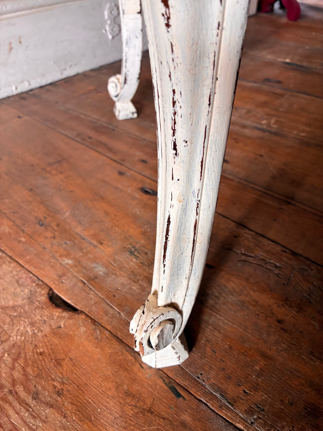 Vintage French Oak Parquet Top Table - Extending elegant cabriole leg detail with escargot feet on wooden floor