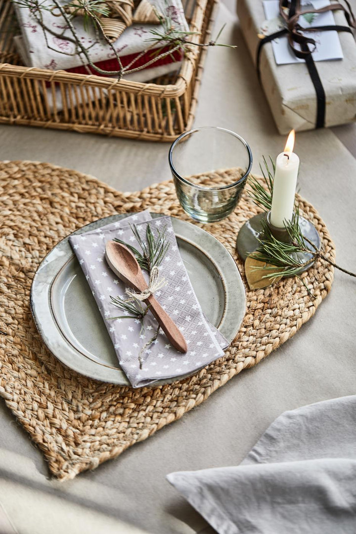 rustic jute placemat in heart shape