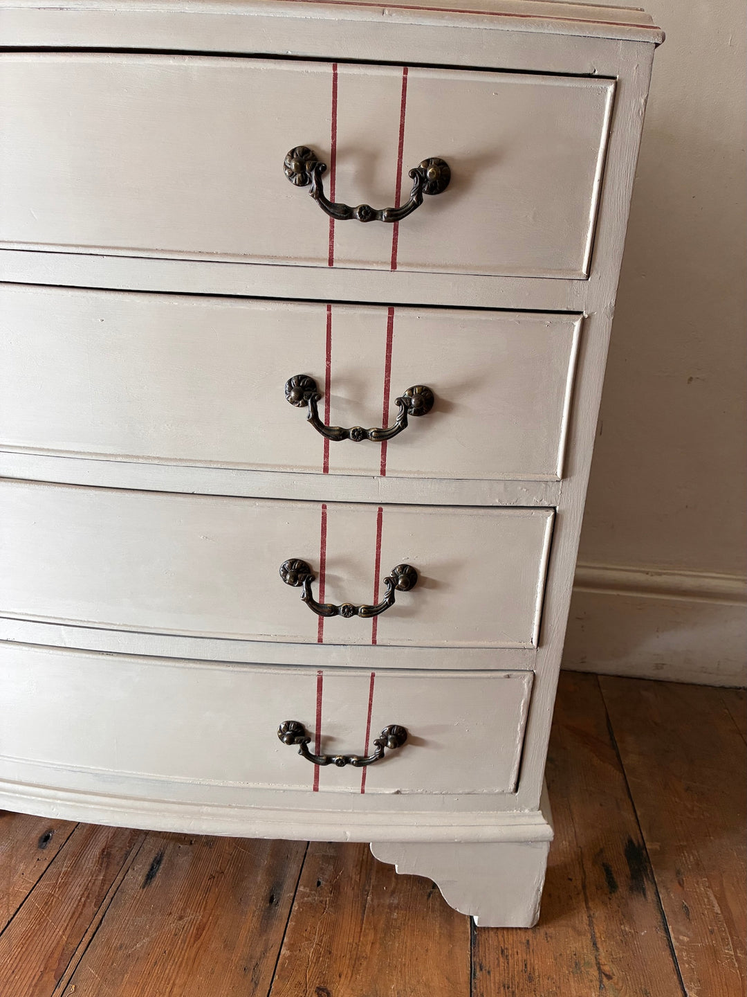 The Georgian Ribbon Chest of Drawers- Hand Painted with vintage home style, featuring hand-painted details and classic hardware.
