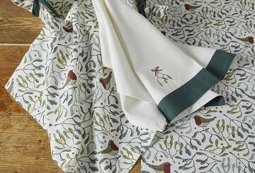 Robin and Mistletoe Tea Towel Set, 100% cotton, festive design, Source for the Goose Devon, perfect Christmas kitchen gift.