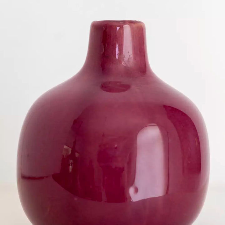 Dainty ceramic bud vase in vibrant berry pink by Source for the Goose, Devon, measuring 8×9.5 cm.