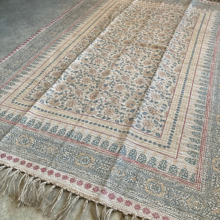 jute and recycled plastic bottles rug in floral design